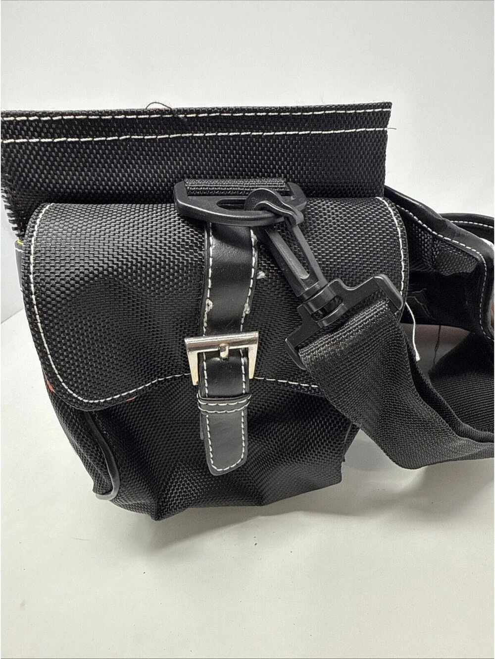 VITURI Black Camera Bag Case with Pink Striped Interior & Divider